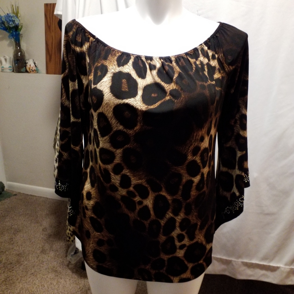 Leopard print off-the-shoulder top